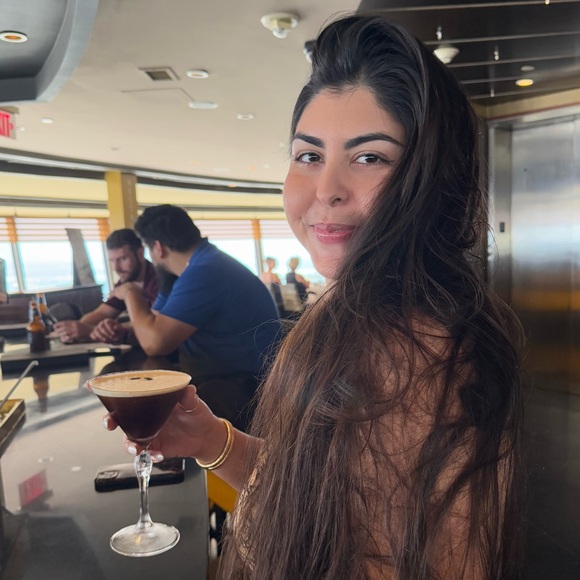 Meet your Posher, Brooke - Picture 1 of 1